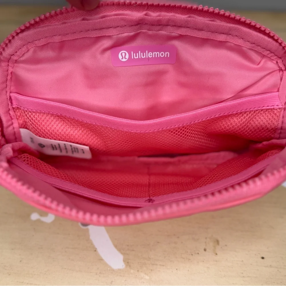 NWT Lululemon Everywhere Belt Bag 1L Salmon Pink - Picture 5 of 9